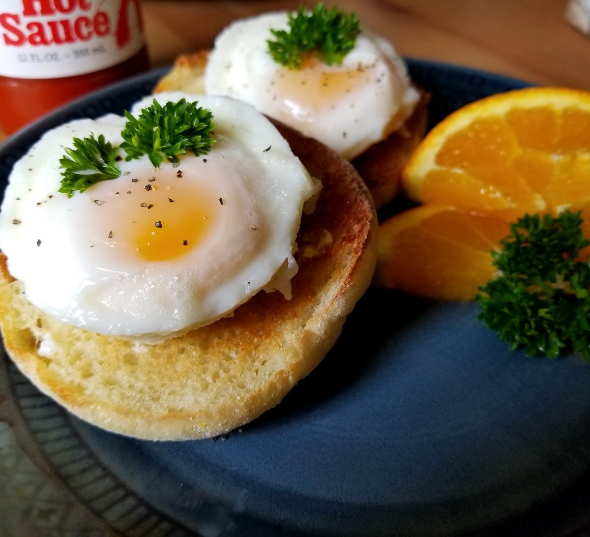 SoCalPete's tweet photo. Perfect poached eggs on an English muffin. ๐ฅ๐ฅ #Nom
#goodmorning #breakfast #morningeats #eggs #eggieweggie #getinmabelly #singleguyproblems #singleguyswhocook https://t.co/MziMQ5AzFS