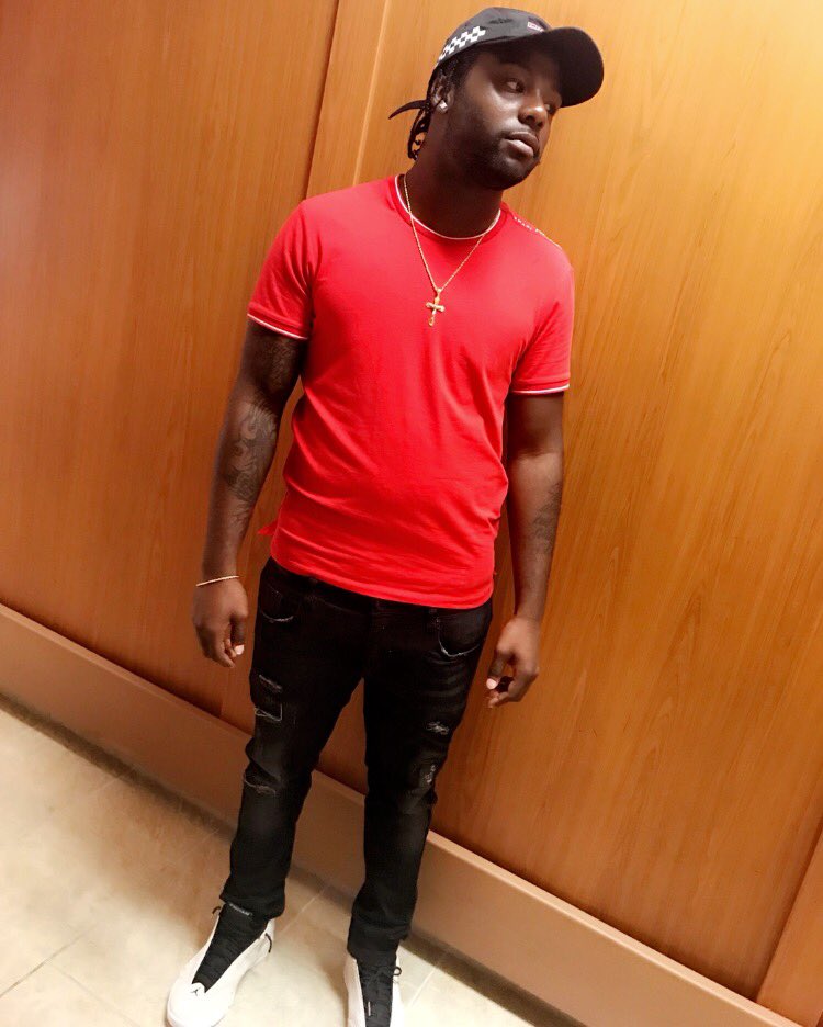 DariusOnly1's tweet photo. Lil bitch I’m flawless swear I’m too official ✅🤷🏾‍♂️ https://t.co/U0YneXpSq7