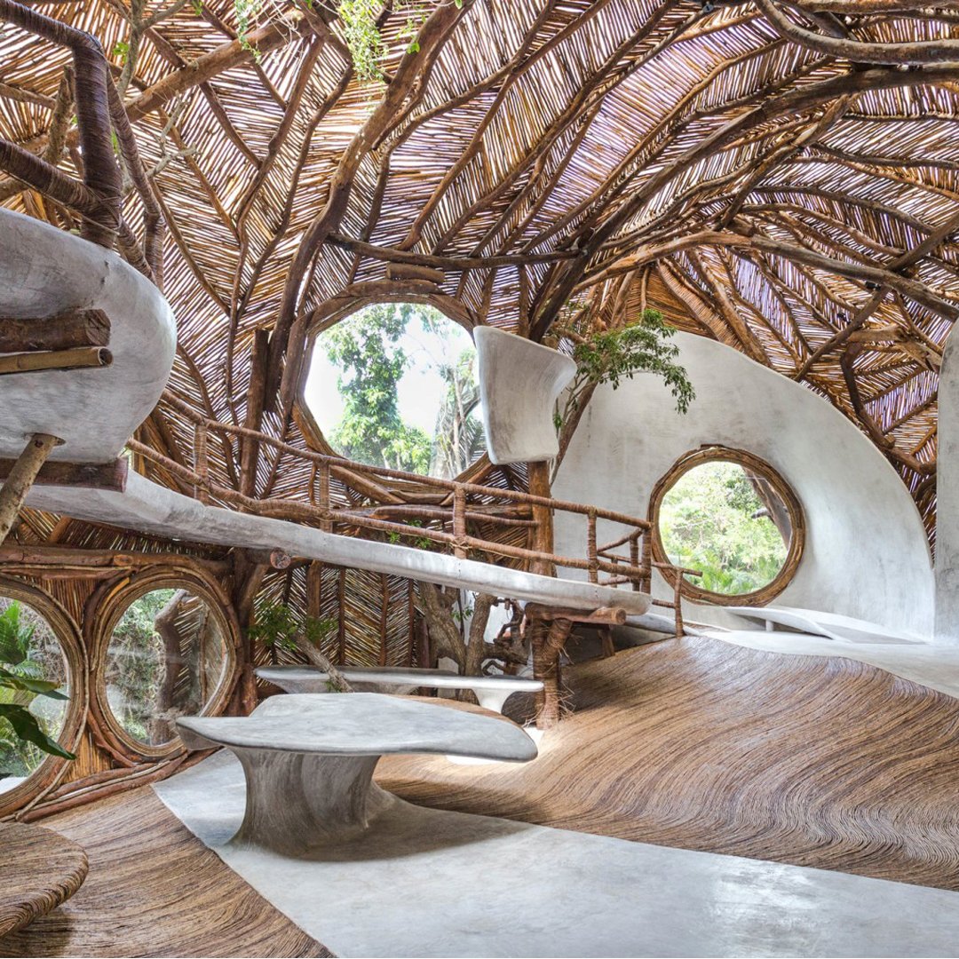 FLondonAcademy's tweet photo. Eco-friendly #IKLABTulum is a contemporary art gallery in Mexico at @AzulikTulum  - designed by Jorge Eduardo Neira Serkel.
The vines that stem from the cement are native plants called 'Bejuco'.
Do you think this is a cool idea for a gallery? 🌿🖼 https://t.co/j66MsVAuBb