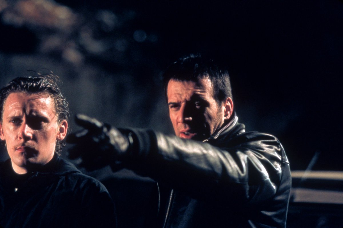 RaiQuattro's tweet photo. Una serata all'insegna del crime!
Alle 21:00 il film francese #TheCode - #IlCodice.
Alle 23:00 i primi due episodi, in replica, della prima stagione di #TheFall - Caccia al serial killer https://t.co/ZmuLYK3q34