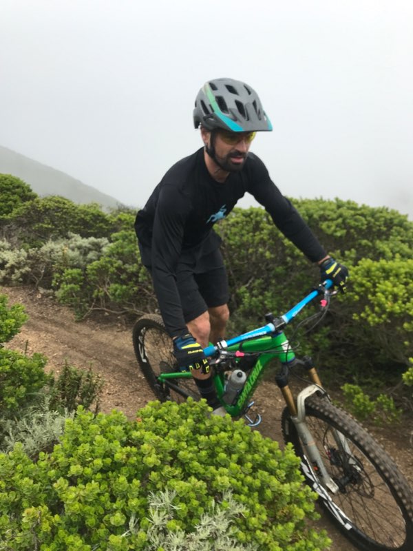 NathanBHurst's tweet photo. Shredding in Pacifica with my Sunday black, thinking about #hodaglove @hodaglove https://t.co/vrqbZGD3TR