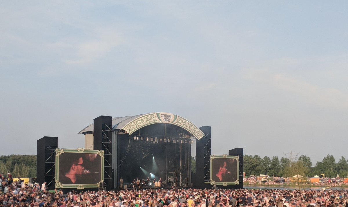 Toezicht Central Park festival. Goede sfeer vooralsnog en heerlijk weer. :)