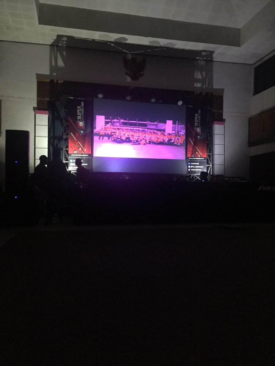 Venue Nomad Real Madrid vs Liverpool

mari meraapaaaaaatt madridista !