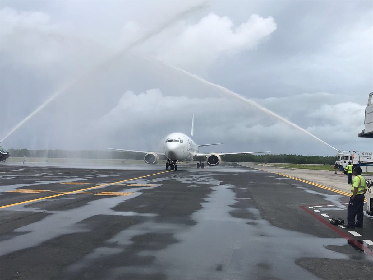 SedeturQROO's tweet photo. Incrementa el 15% la oferta de asientos aéreos a Cozumel, proveniente de diversas ciudades de EU, se espera la llegada de 60 vuelos con 150 plazas, con esto, se refrenda el liderazgo turístico de cozumel. https://t.co/NtMlnryohF