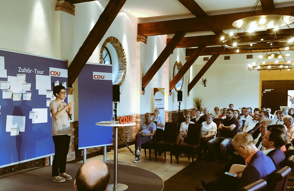 CDU's tweet photo. In der Diskussion von @_A_K_K_ mit Bewohnern der Landeshauptstadt Hannover und CDU-Mitgliedern aus den umliegenden Gemeinden wird klar: Gleichwertigkeit der Lebensverhältnisse ist eine Herausforderung für ganz unterschiedliche Fragen des Alltags! https://t.co/6yZJ7sqeAf