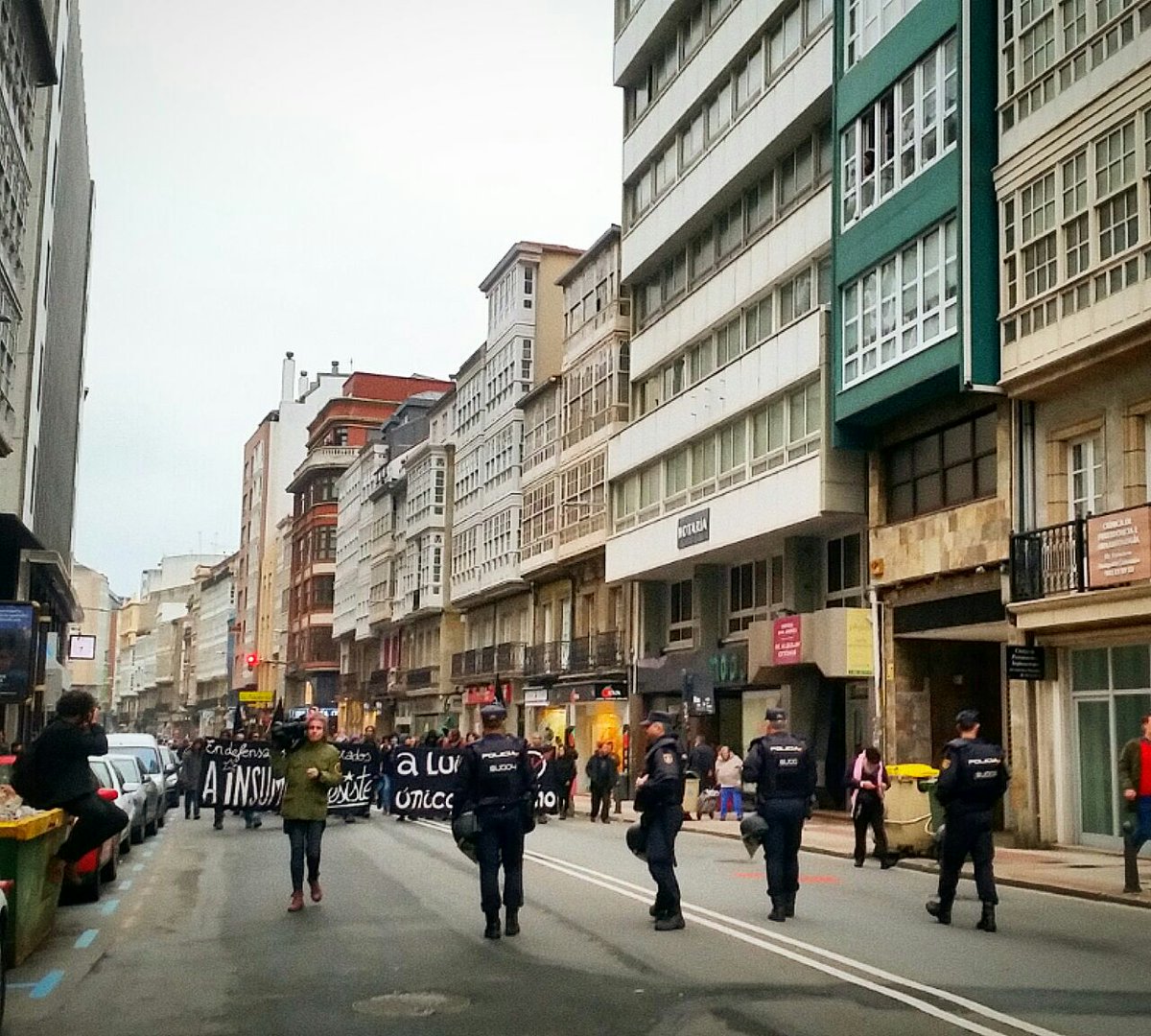 BlogBusurbano's tweet image. 20:43h
⚠ #Coruña | #AvisoTráfico |

Cortada la calle de #SanAndrés desde #RúaNova por #manifestación.

Líneas de @TranviasCoruna afectadas: las que van hacia la Plaza de Pontevedra.
#Lín4 #Lín5 #Lín6
#Lín6A #Lín7 #Lín11

Han de tardar poco, suponemos...