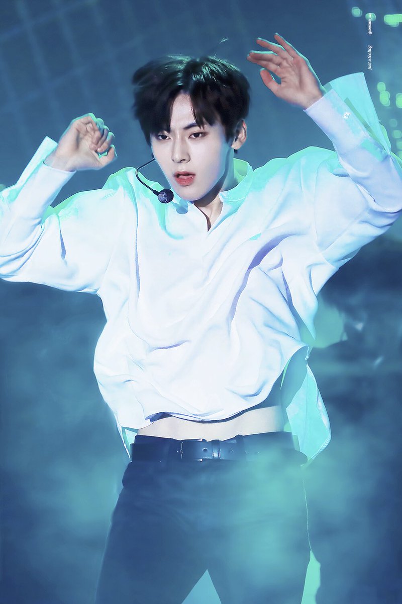 19950809____'s tweet photo. 180526 잠 못잔 이유 바로 황민현,,, 🙈🙊
 #WANNAONE #워너원 #황민현 #민현 #HwangMinhyun #Minhyun https://t.co/jXC7Z4lzgB