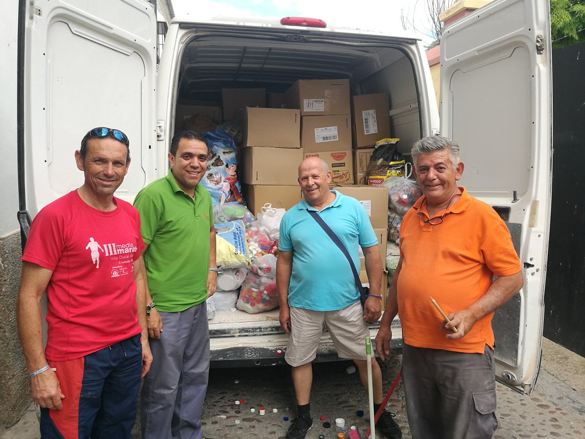 PasoPasoPablo's tweet image. ¡¡#BuenosTardes #Amiguitos!!
Hoy hemos realizado una nueva #Ruta #Comarcal de recogida de #TaponesSolidarios, consiguiendo nuevamente llenar dos furgoneta completamente.
👇
m.facebook.com/story.php?stor…