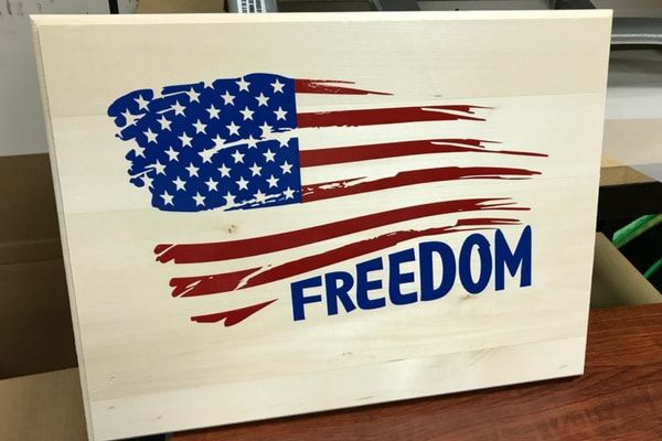 CoastalBusiness's tweet image. Need some last-minute #MemorialDay creation inspiration? Here's how you can make #patriotic signs using #signvinyl: bit.ly/2xk3jvI