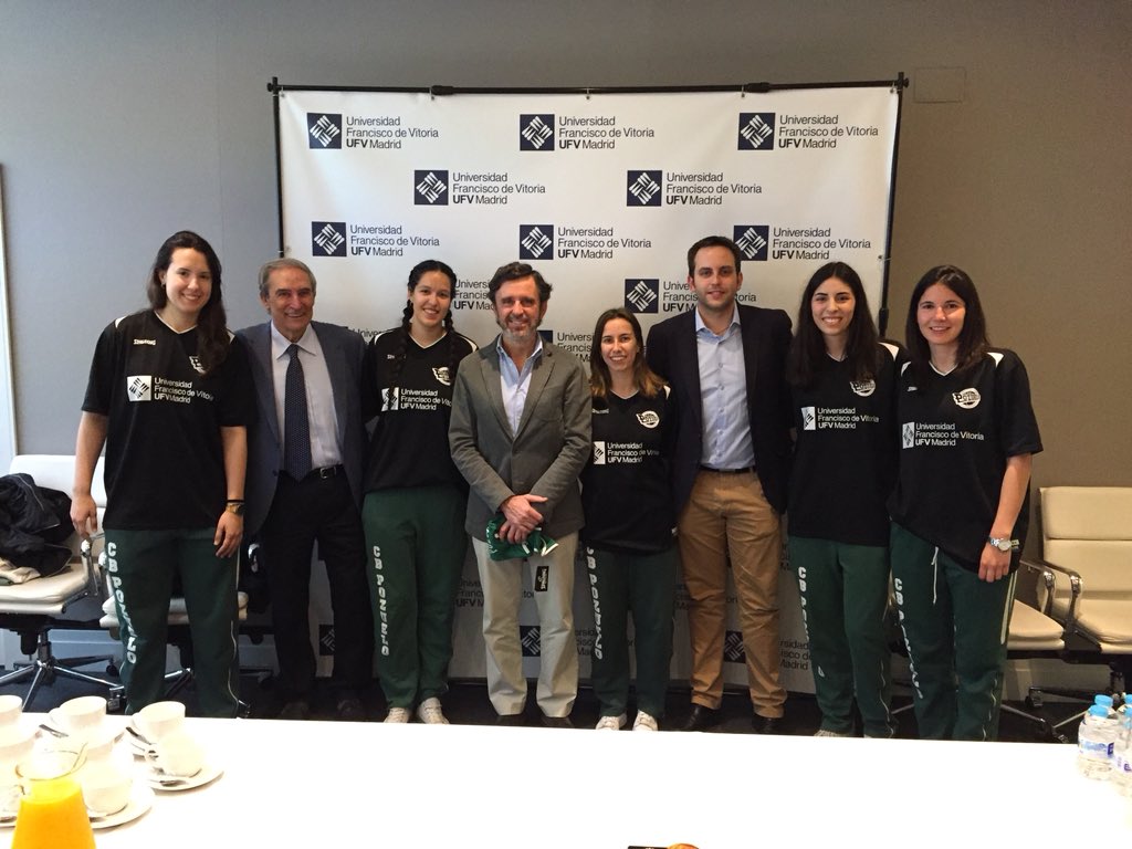 cbpozuelo's tweet image. El Rector de la Universidad Francisco de Vitoria (Madrid) y el Concejal de Deportes de Pozuelo de Alarcón felicitan al equipo femenino del Club Baloncesto Pozuelo-UFV proclamado campeón de 1ª Nacional Femenina de Madrid. ¡Enhorabuena campeonas! 🏆🏀👏👏@UFVComunicacion @drodrcan