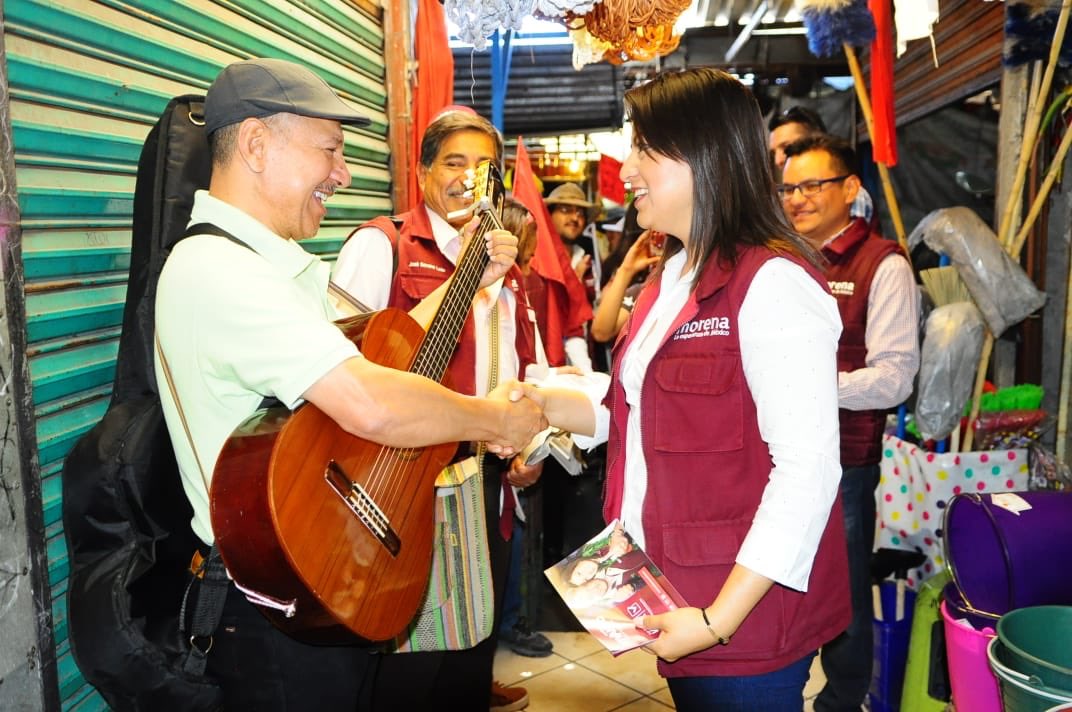 RiveraVivanco_'s tweet photo. En este recorrido por el Mercado Emiliano Zapata, me he percatado que es urgente su redignificación. Vamos a actuar de raíz por esa gente trabajadora tan valiosa que tiene #Puebla en sus mercados. #YoSíTengoUnPlan https://t.co/k3CwLk1Fo2