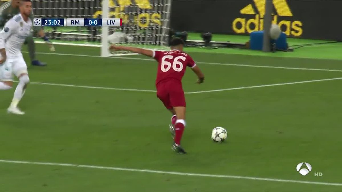 Antena3Deportes's tweet photo. 🔴 24' ¡Qué parada de Keylor Navas! Sigue apretando el Liverpool y el Real Madrid sufre https://t.co/JOb9VG05kR #UCLFinal #FinalChampionsTotal https://t.co/d9kMbjLY3k