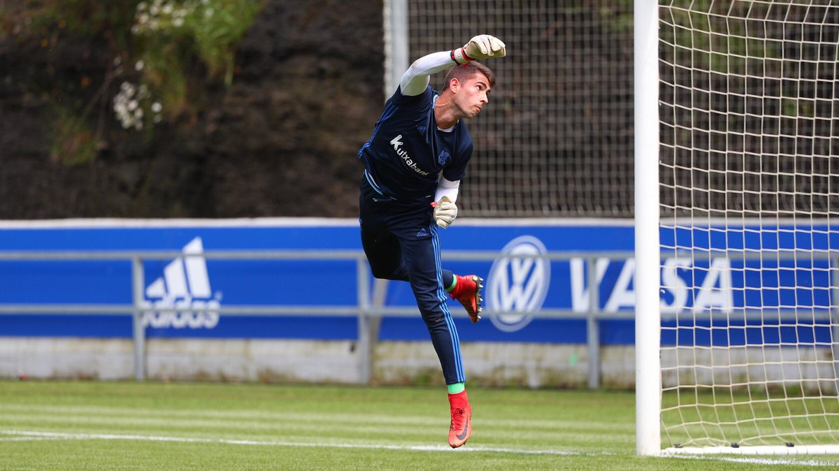 Se acaba el sueño, se acaba la temporada! Una pena no poder seguir adelante! Gracias a todos los que habeis estado animando y a los que nos habeis hecho llegar hasta aqui👏🏻👏🏻👏🏻👏🏻 ESKERRIKASKO denoi! Harro talde guztiaz🙌🏻🙌🏻⚪️🔵⚪️🔵