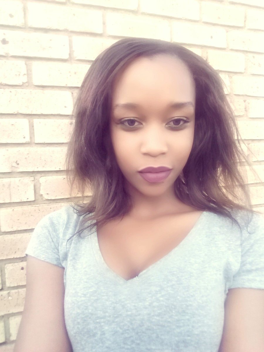 phumzilemngun1's tweet photo. #colormylips 👄👄 https://t.co/zN9NMmQzs4