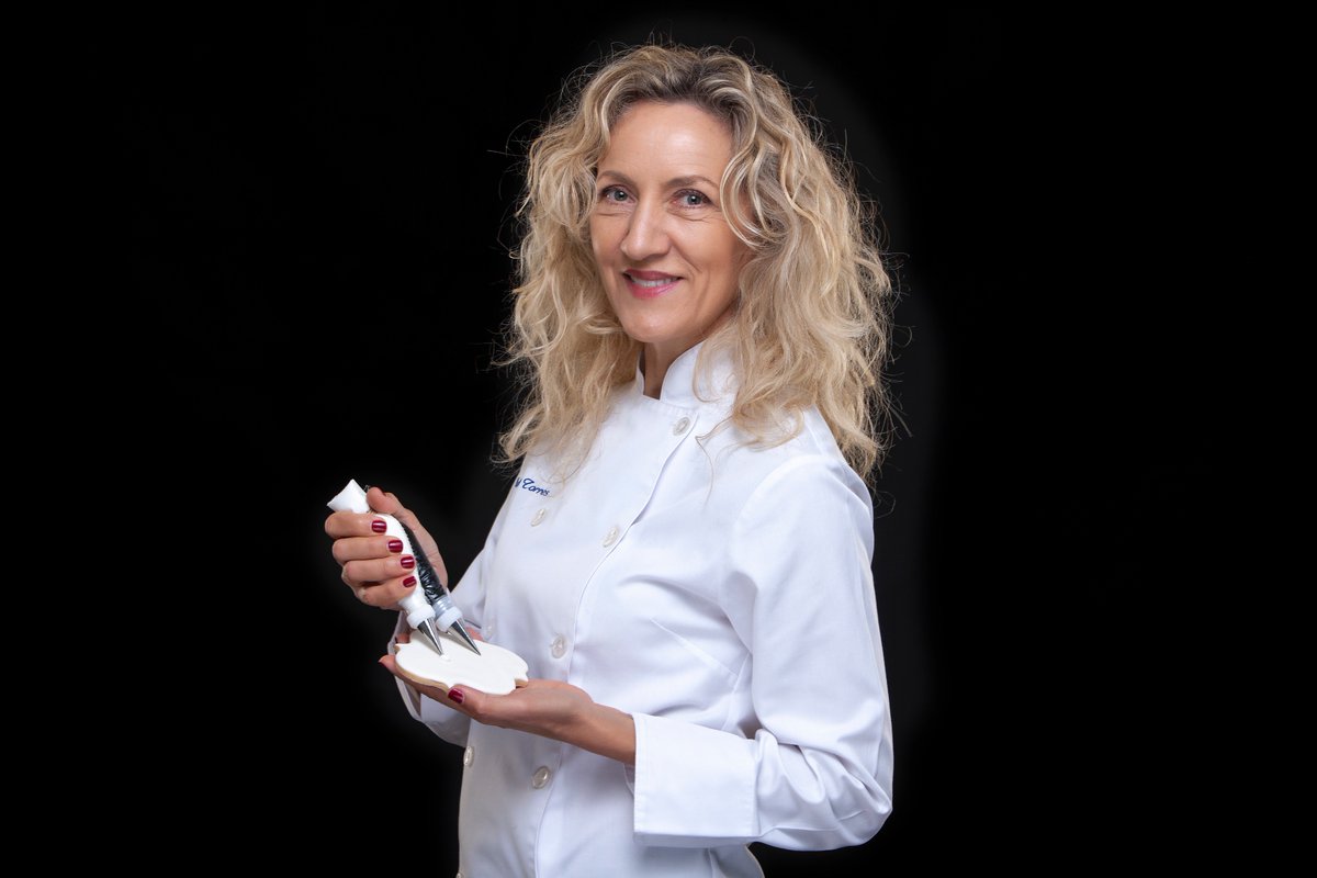 Me and my little piping bag..... a Cookie in Progress...