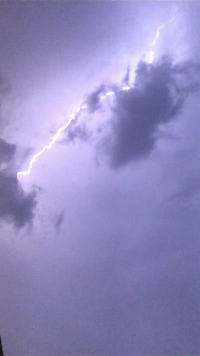 lon_john77's tweet image. Some amazing shots of #forked #lightening in #London tonight. #lighteninguk