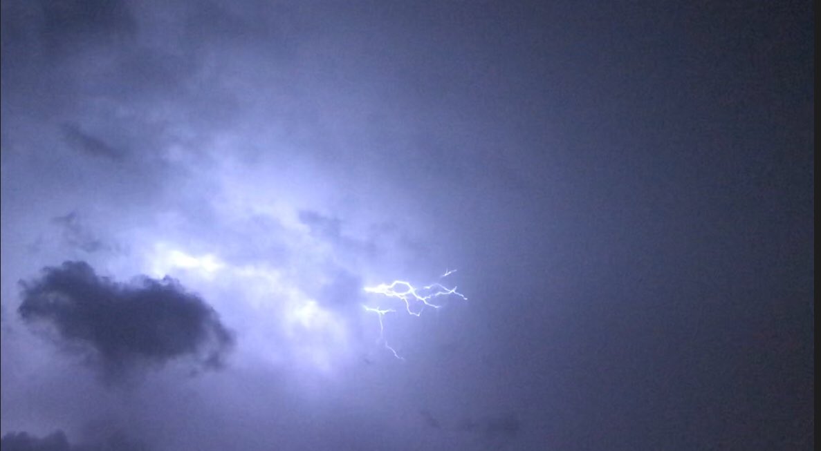 lon_john77's tweet image. Some amazing shots of #forked #lightening in #London tonight. #lighteninguk