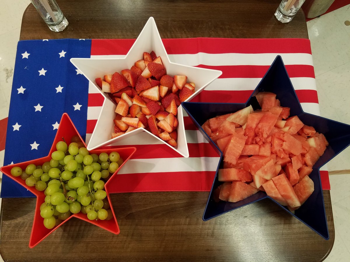 Memorial Day weekend + Beautiful weather=Refreshing fresh fruit for all! #sales #sample #MemorialDayWeekend2018 <a href="/Tim_Heit/">Timothy</a> @IlyanaBrendaro