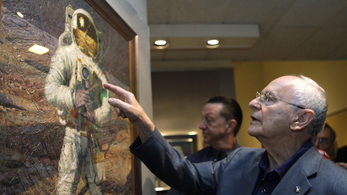 Alan Bean, the 4th person to walk on the moon, dies at 86 bit.ly/2ktnZZ0 https://t.co/ywR2rMEBlM