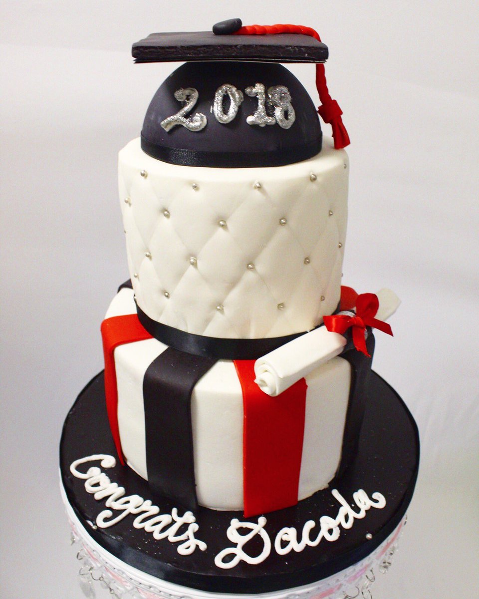 notnajz's tweet photo. graduation cakes from this weekend ๐ค #justsumlight https://t.co/K5SnYwwzWy