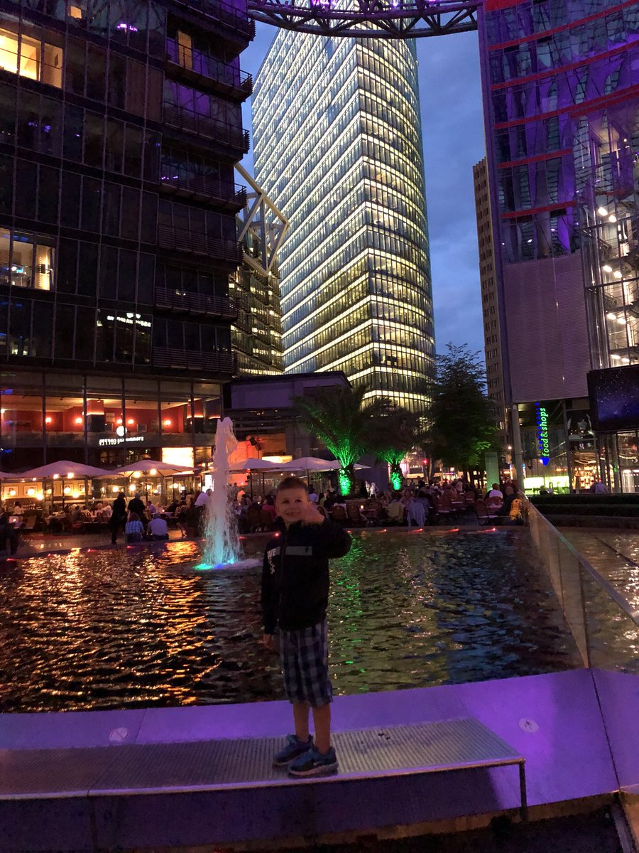 AnakinFe's tweet photo. Sony center Berlin https://t.co/snh8IhrE6w
