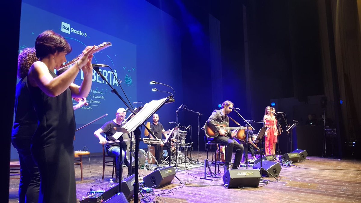 Come una specie di sorriso: Neri Marcorè e <a href="/gnuquartet/">GnuQuartet</a> reinterpretano De Andrè. Live in esclusiva qui facebook.com/rairadio3 #Radio3Cesena