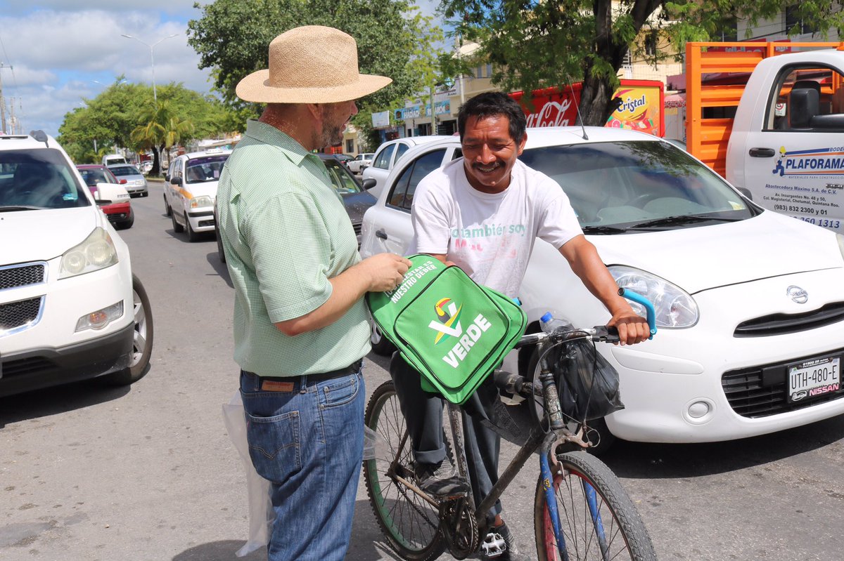 PVEMOPB's tweet photo. Con el gran apoyo y respaldo de la gente hoy concluimos un recorrido más en los cruces de la Av. Chetumal y Av. Erick Paolo.

¡Tendremos Presidenta en #OthónPBlanco!
#MaryHadad2018 #MaryHadadPresidenta https://t.co/vWN2dPZUu6