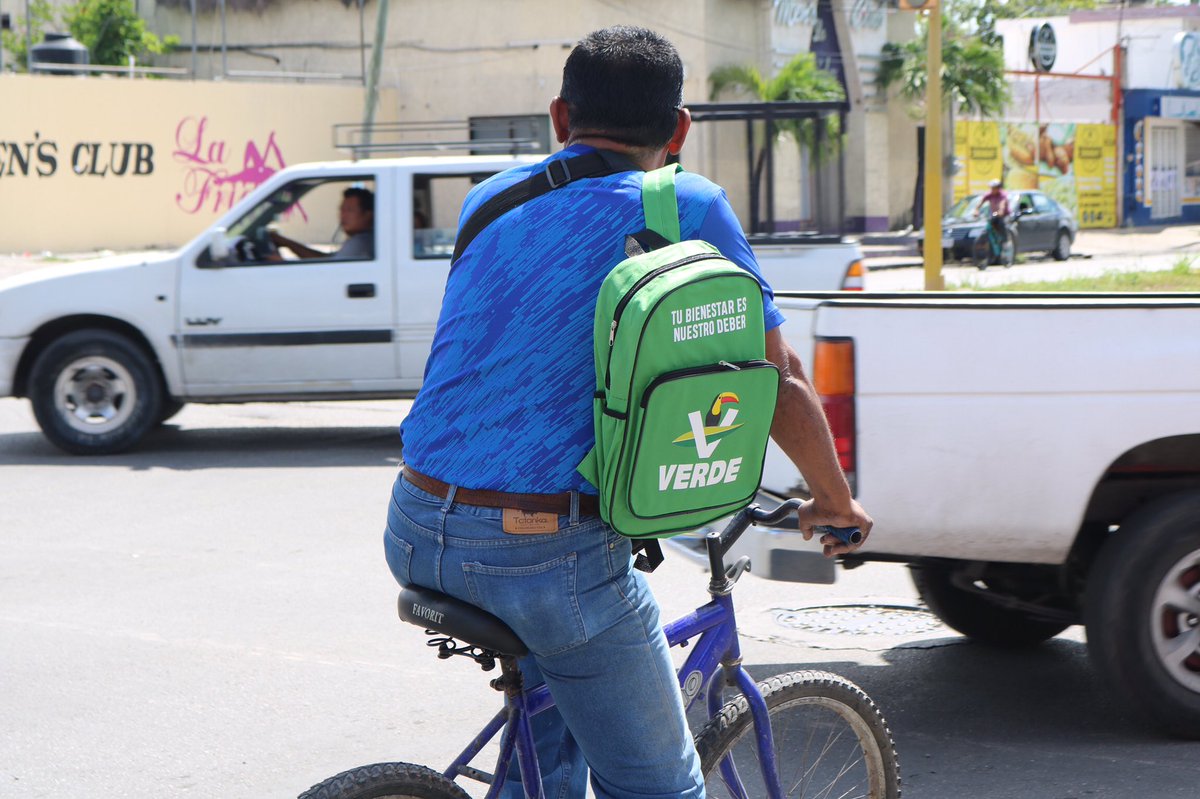 PVEMOPB's tweet photo. Con el gran apoyo y respaldo de la gente hoy concluimos un recorrido más en los cruces de la Av. Chetumal y Av. Erick Paolo.

¡Tendremos Presidenta en #OthónPBlanco!
#MaryHadad2018 #MaryHadadPresidenta https://t.co/vWN2dPZUu6