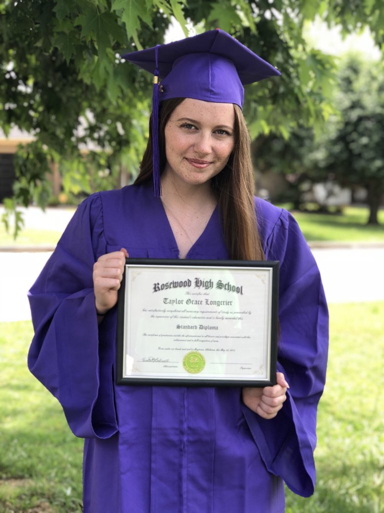 taylorgracel's tweet photo. if you don’t know why i have @Sugarlandmusic lyrics on my cap, we can’t be friends🤷🏽‍♀️ #ClassOf2018 https://t.co/s6WvA5rKT4