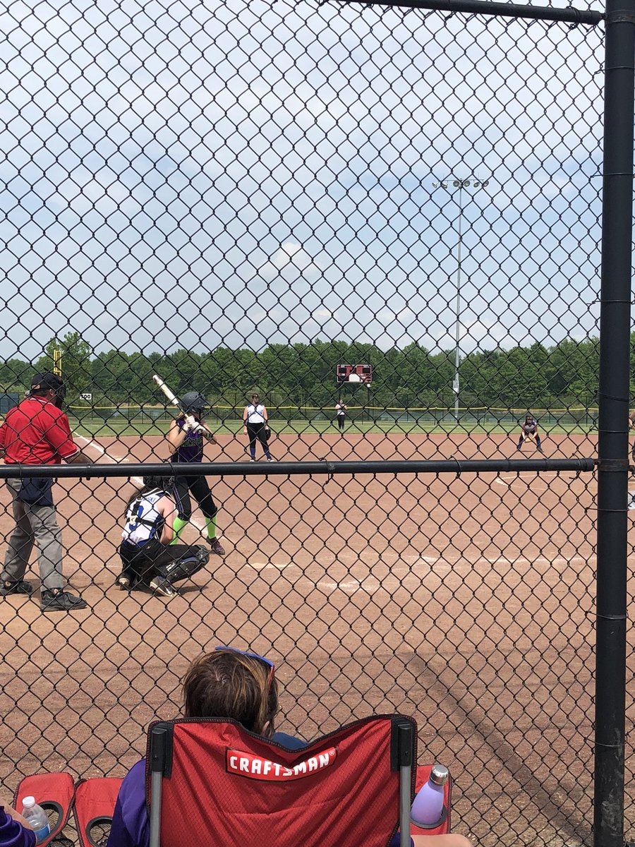 CoachHammondRR's tweet photo. Great to see some underclassman play in their tournament games today! @lexi_aguilar25 @Kelsey37718976 @maggieehill #Mommers https://t.co/GSYABdNw09