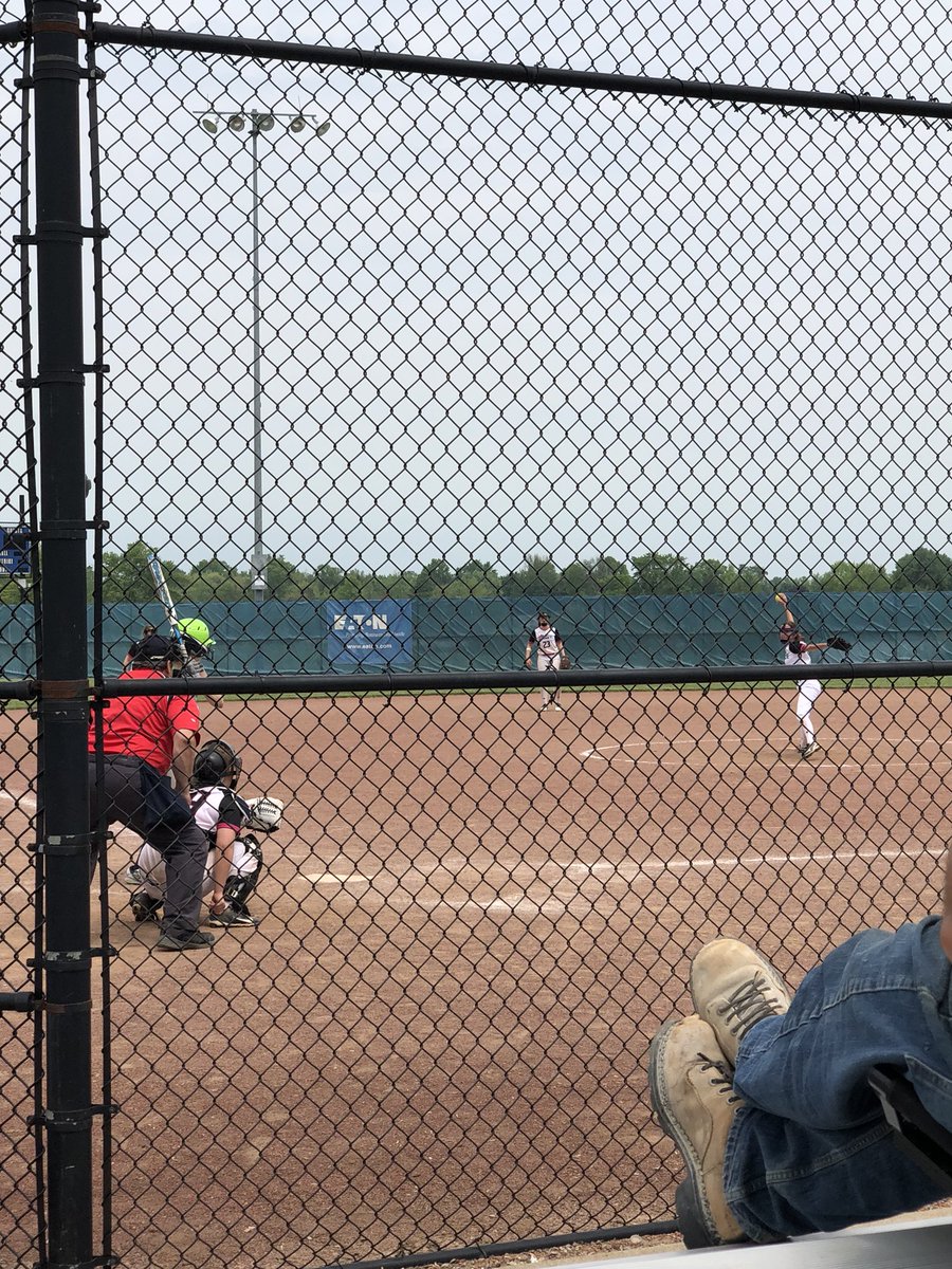 CoachHammondRR's tweet photo. Great to see some underclassman play in their tournament games today! @lexi_aguilar25 @Kelsey37718976 @maggieehill #Mommers https://t.co/GSYABdNw09