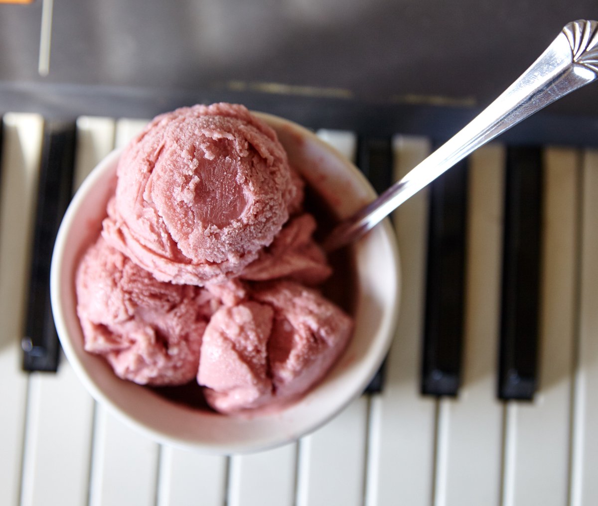 creamerycurious's tweet photo. The sweet sounds of deliciousness. Let us know in the comments what your favorite song to enjoy ice cream to. #TheCuriousCreamery #mycuriousCreation https://t.co/A3IAefw6WB