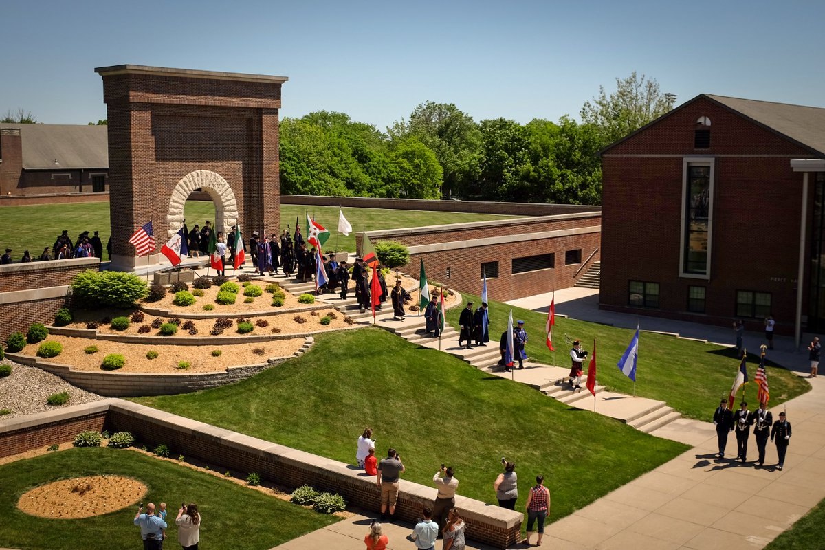 Here’s to the class of 2018! Huge congratulations!!! We're so proud of you! 💛💙🎓👏🙌#GoBeavers #BVUClassOf2018