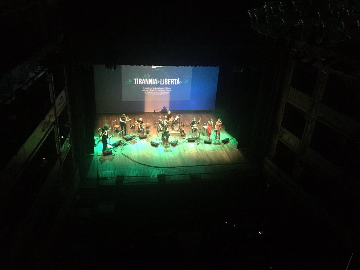 La libertà si canta: Fabrizio De Andrè secondo Neri Marcorè e <a href="/gnuquartet/">GnuQuartet</a>. Il concerto live qui facebook.com/rairadio3 #Radio3Cesena