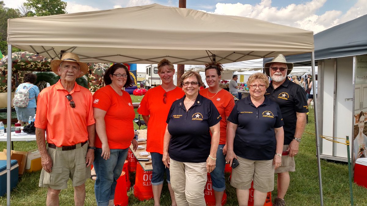 A great team, working the ice cream festival in Utica, thank you for a wonderful kids workshop! <a href="/sours25/">Stephanie</a> <a href="/jcruz_x/">🇨🇴</a> <a href="/kamizaiah/">Erica Carter</a> <a href="/wendyrr7/">THD@WendyRamjas</a>