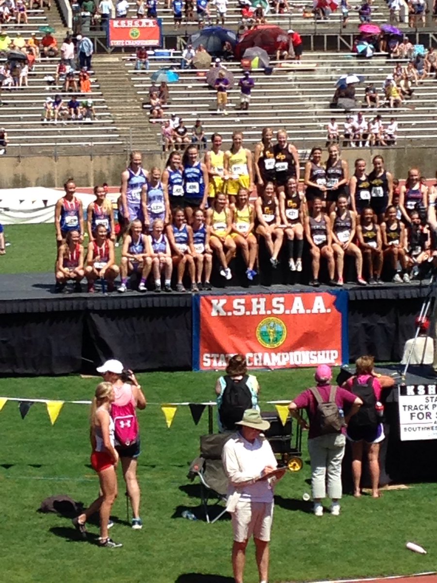 jkthomas_66's tweet photo. Hannah Macke, Laura Macke, Alleigh Kramer, and Allison Rottinghaus- 6th 4x100 relay https://t.co/g0cLxwyJYf