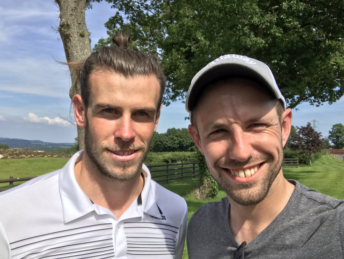 CoachLockey's tweet photo. Me and my mate @GarethBale11 #DatsEmbarrassing https://t.co/IKXJ51zmoG