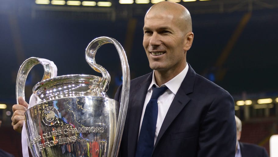 footmercato's tweet photo. Zinedine Zidane devient le 1er entraîneur à remporter la C1 lors de trois éditions consécutives !

2016 🏆
2017 🏆
2018 🏆 https://t.co/u4XaGLTMvN