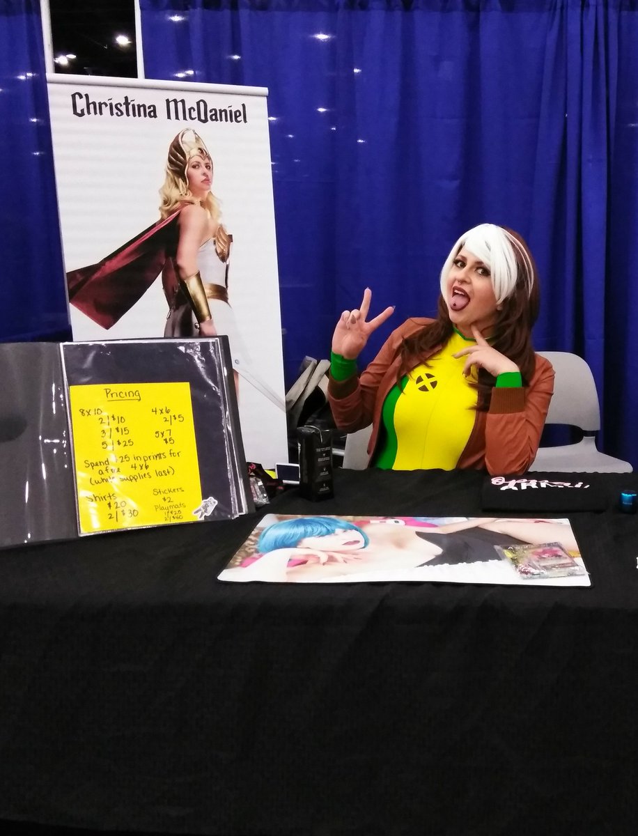 BarriMedia's tweet photo. Chilled with #cosplayer @CMcDOfficial at @Comicpalooza she's over in aisle 1500, make sure you stop by and say hello.

#comicpaloozahouston #comicpalooza #comicpalooza2018 #cphou #cpx2018 https://t.co/qvjXZlid2O