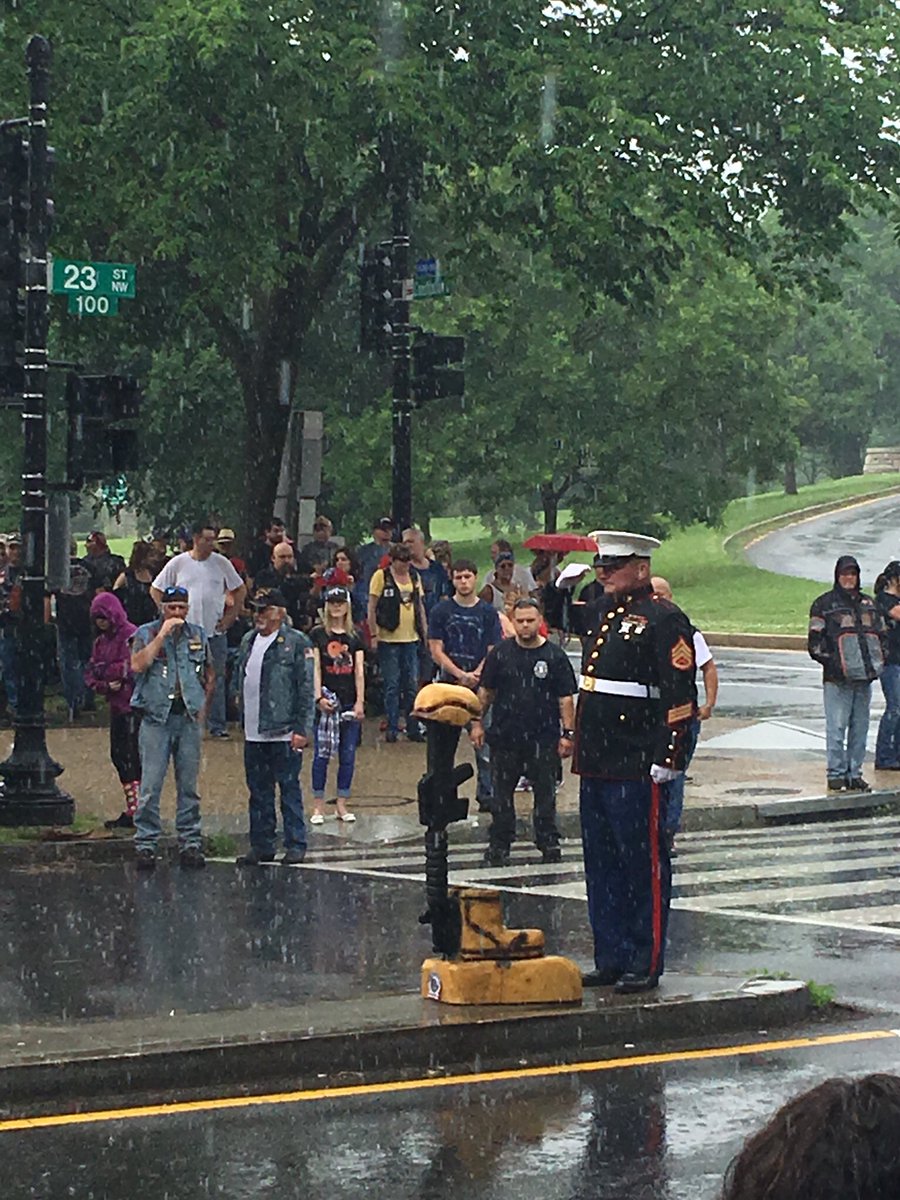 GoldStarSDIT's tweet image. At #RollingThunder 2017 during a driving rainstorm, #TimChambers didn’t flinch. Let’s hope #TheSalutingMarine has good weather in 2018. @RTWashDC @RunForTheWall