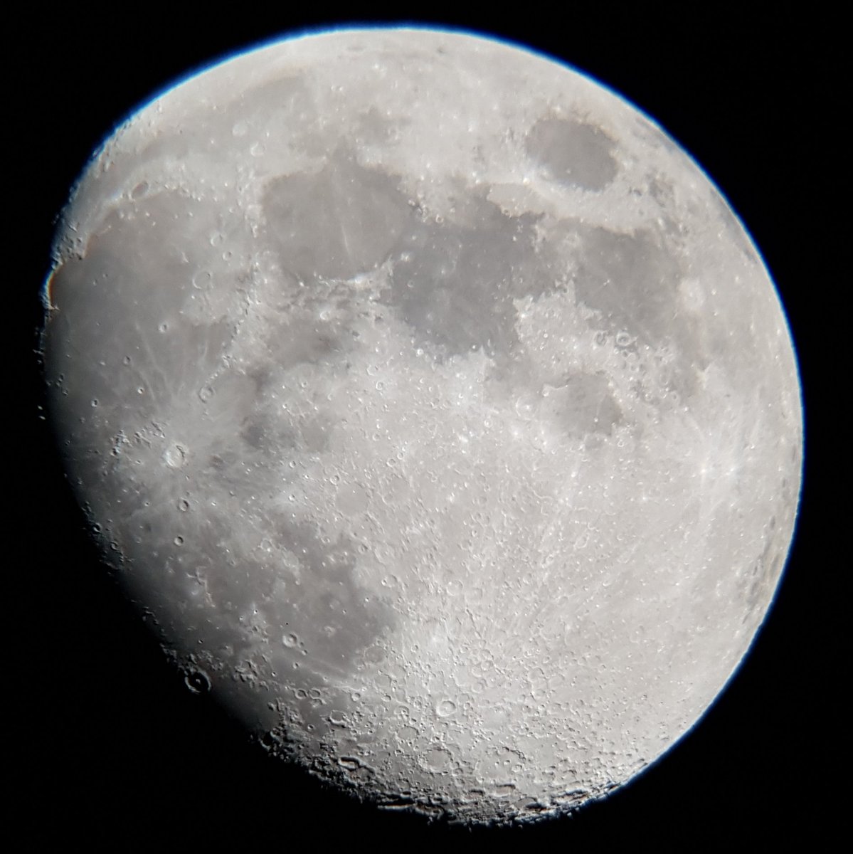 mrmodesty76's tweet photo. @Taraustralis @Emma_Hollen @People_Of_Space @AstroVicnet @MaxLenormand @RPulicani @dakitess @QuarkSpin @DavidBflower @chgabouleaud @mikeseeley Here's mine, from Italy yesterday. Galaxy S8+ and Meade dobson telescope https://t.co/KHpK6mtkVz