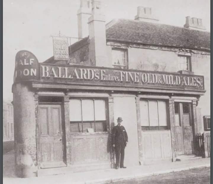 HarrowOldViews's tweet photo. The Half Moon pub posted by J. McEneany https://t.co/c7JBM0mRlu
