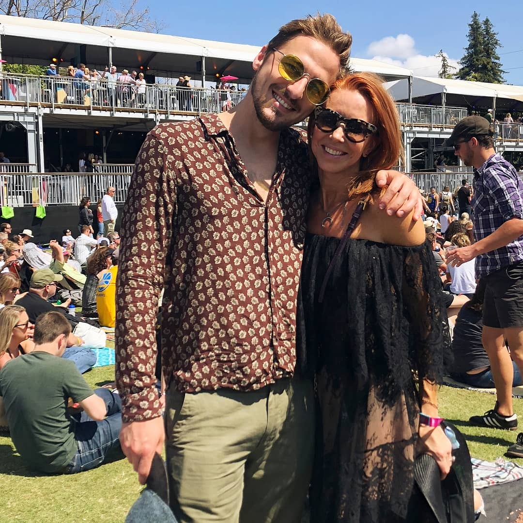 HDEurope1's tweet photo. Post IG @ChallenCates with @HeffronDrive & @Mica_ela_ ๐๐
@BottleRockNapa just got even better when we ran into friends #festivalfun #bottlerock #doitforthelove #friendsandfamily #bigtimefun #musicandwine
#HeffronDrive #RisingStar https://t.co/sb7JGlolva
