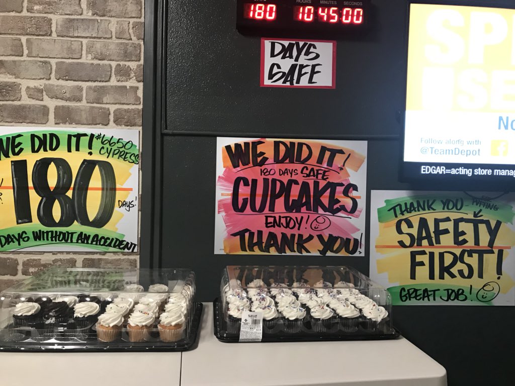 HomeDepot6650's tweet photo. 6650 Cypress celebrating 180 days safe.  #cupcakes #SafetyFirst @NotoKara @roberthdumas @JabarrBean https://t.co/jVOrBP6GWm
