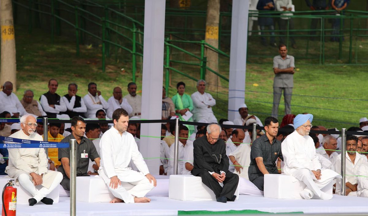 Congress President <a href="/RahulGandhi/">Rahul Gandhi</a> pays tribute to Shri Jawaharlal Nehru, the first Prime Minister of India, on his 54th death anniversary at Shanti Van. #RememberingNehru