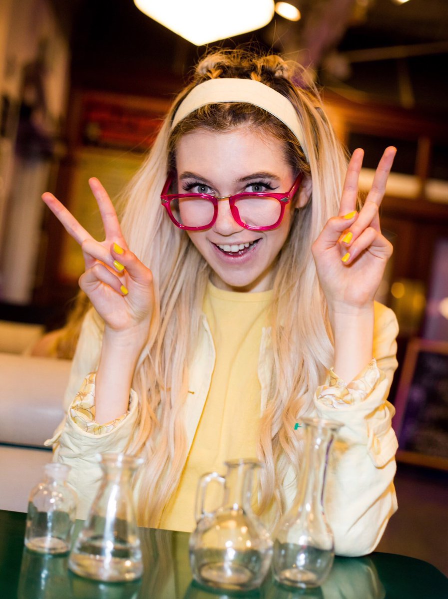 jessiepaege's tweet photo. jessie paege as...

....

honey lemon from big hero 6 💛

she’s portrayed as both feminine and intelligent. I absolutely adore her https://t.co/PCzGfPK65y