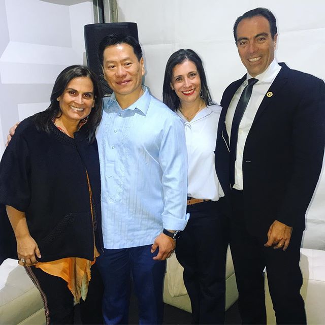 fuxionoficial's tweet photo. ¡El éXito siempre es mejor cuando estás feliz! @alvaroxuniga @masterco_org 💚 #FuXion #Alumbra2018 https://t.co/iAGwxQu3Gj