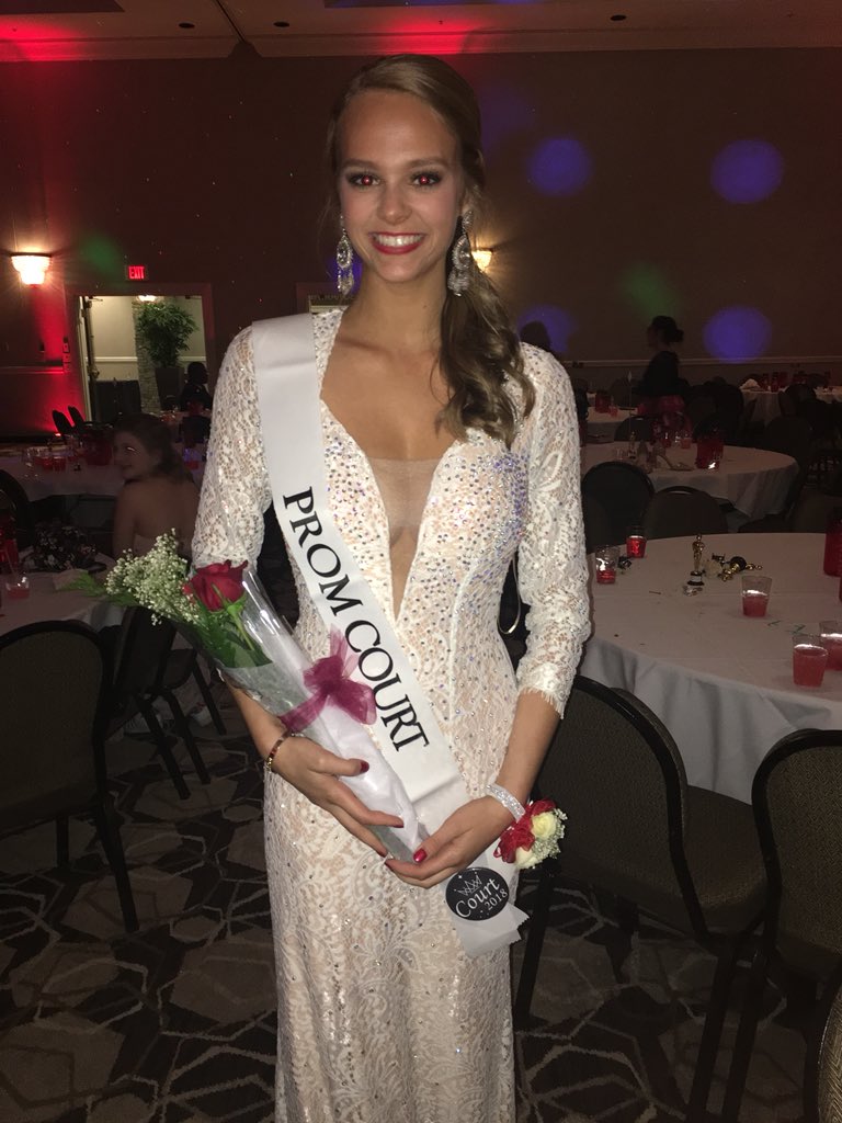 MissNHOrg's tweet image. Wearing my favorite dress to my senior prom✨