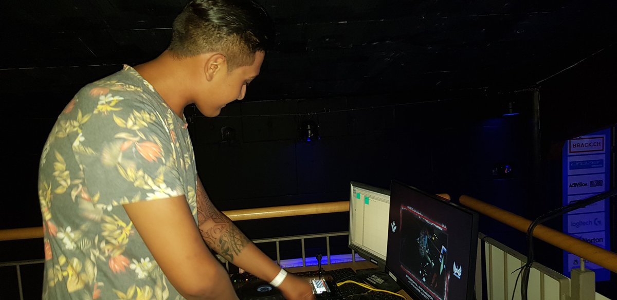 sick eparty <a href="/eParadisezh/">eParadise</a> real fun to see all nerds gathered at such a event. im hyped for the next one.