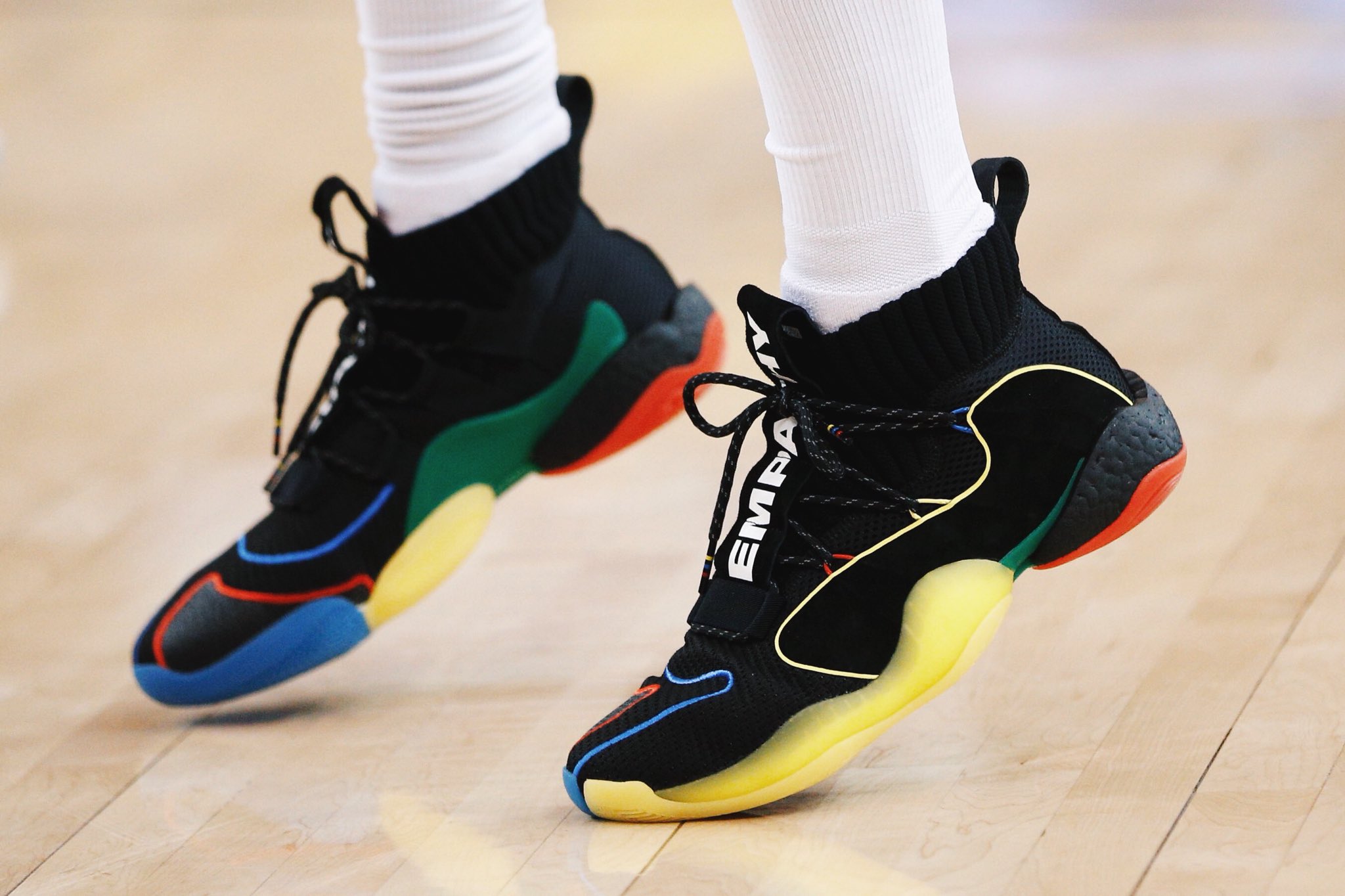 roble no se dio cuenta Botánica B/R Kicks on Twitter: ".@NickSwagyPYoung wearing the “Gratitude and Empathy”  adidas Crazy BYW X against Houston https://t.co/AUgPeZfBuE" / Twitter